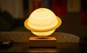 Lampe Saturne en lévitation