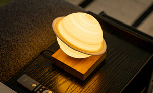 Lampe Saturne en lévitation